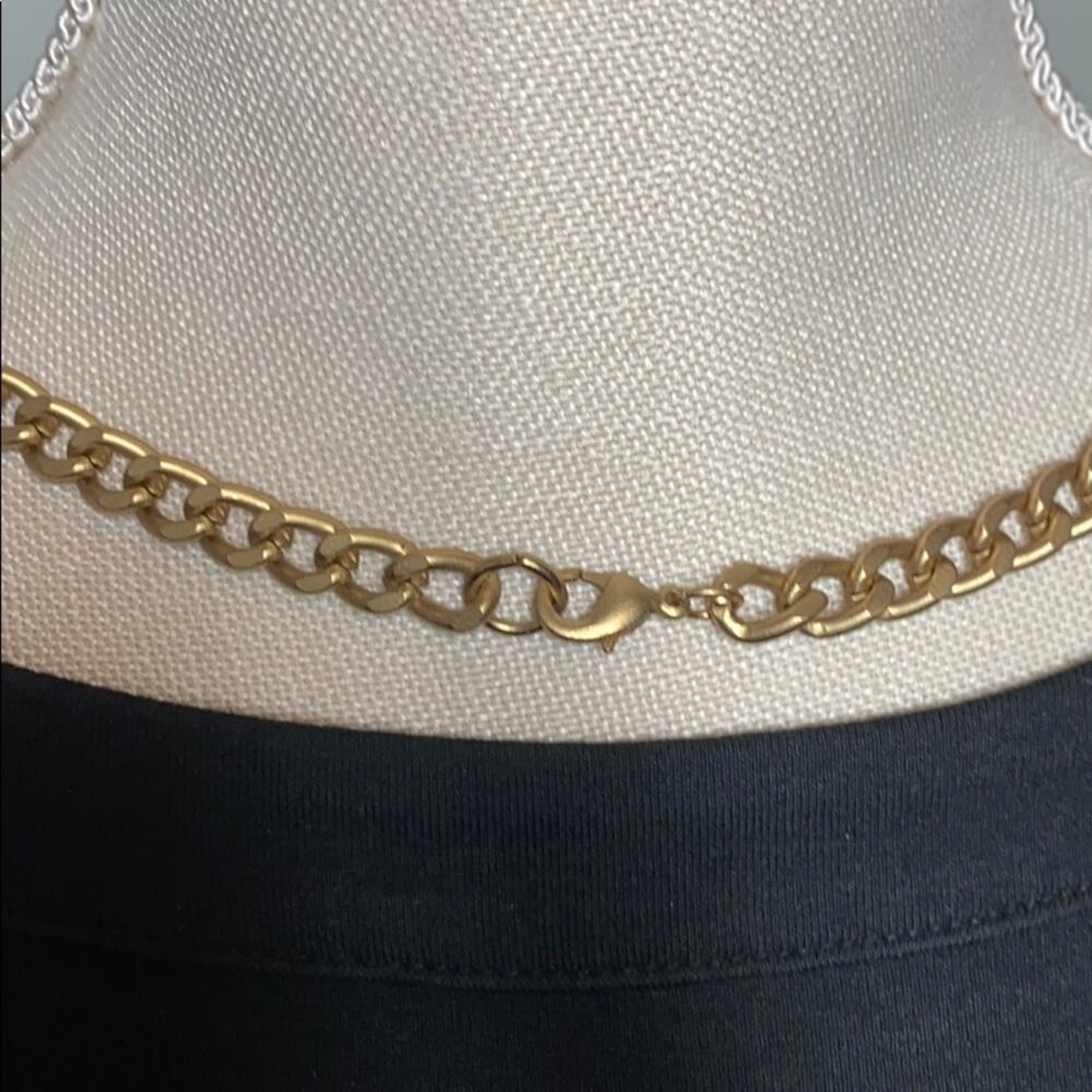 Beautiful Statement Necklace With Offset Flower - image 2